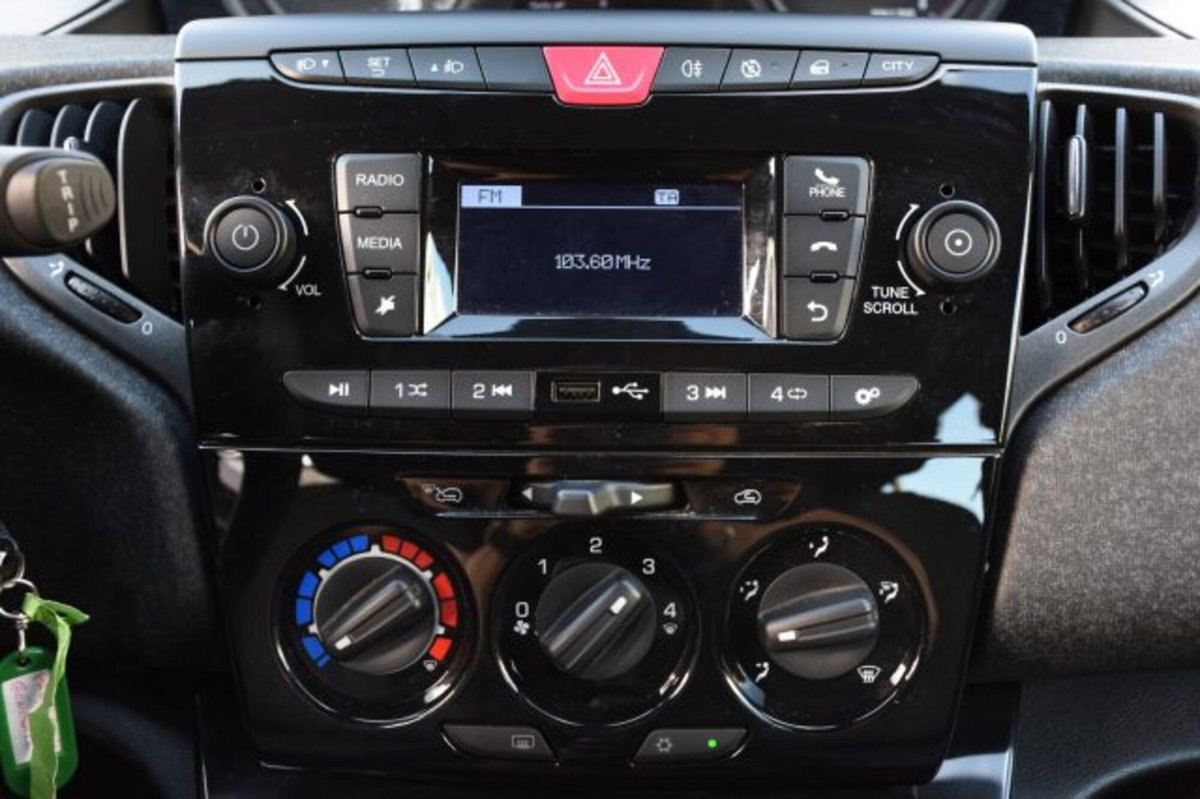 Lancia Ypsilon 1.0 FireFly 5 porte S&S Hybrid Ecochic Silver (11)