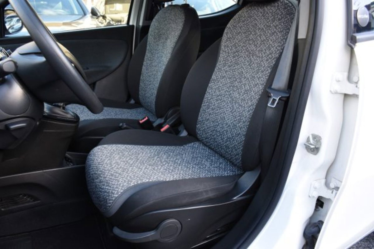 Lancia Ypsilon 1.0 FireFly 5 porte S&S Hybrid Ecochic Silver (6)