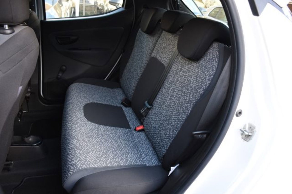 Lancia Ypsilon 1.0 FireFly 5 porte S&S Hybrid Ecochic Silver (7)