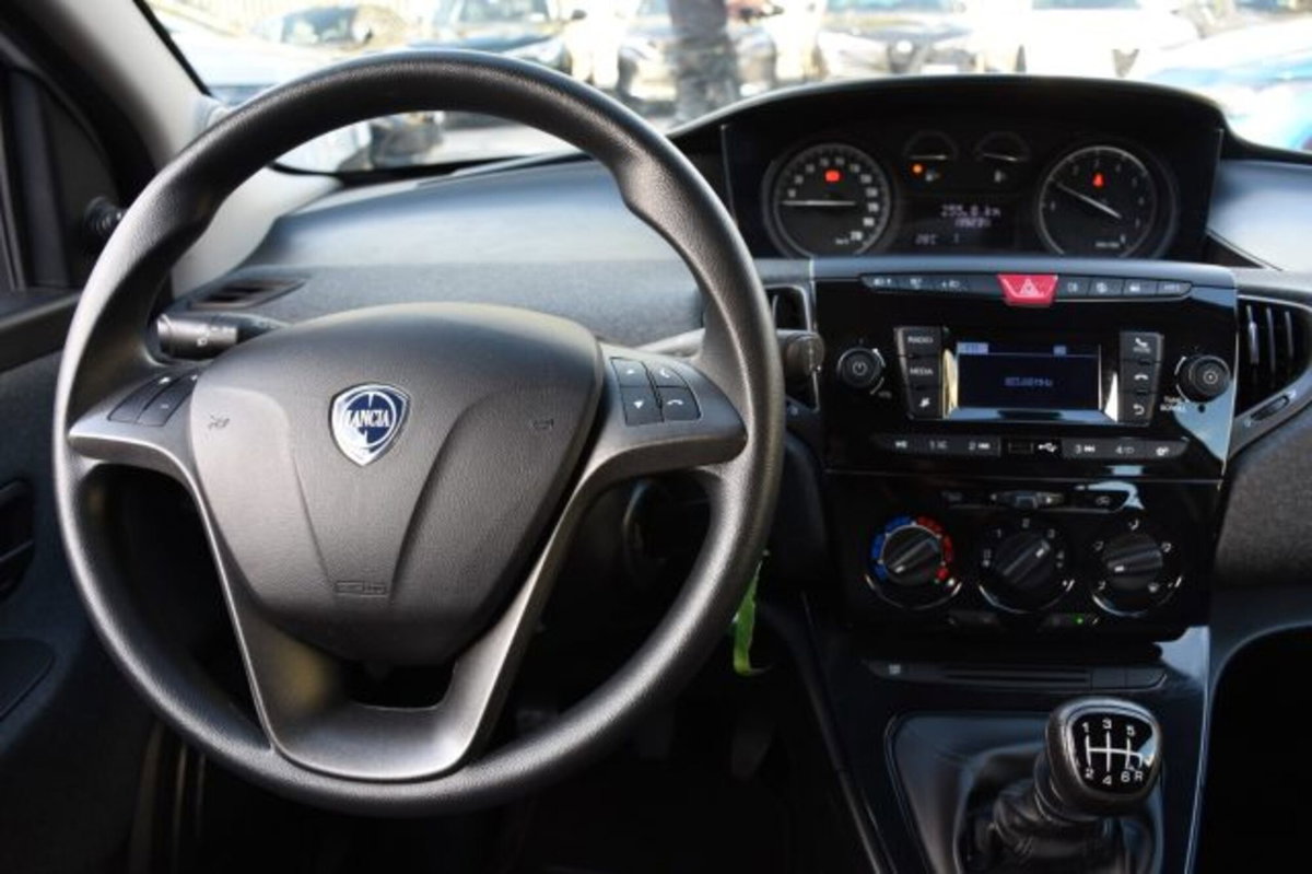 Lancia Ypsilon 1.0 FireFly 5 porte S&S Hybrid Ecochic Silver (9)