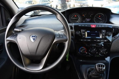 Lancia Ypsilon 1.0 FireFly 5 porte S&S Hybrid Ecochic Silver (9)