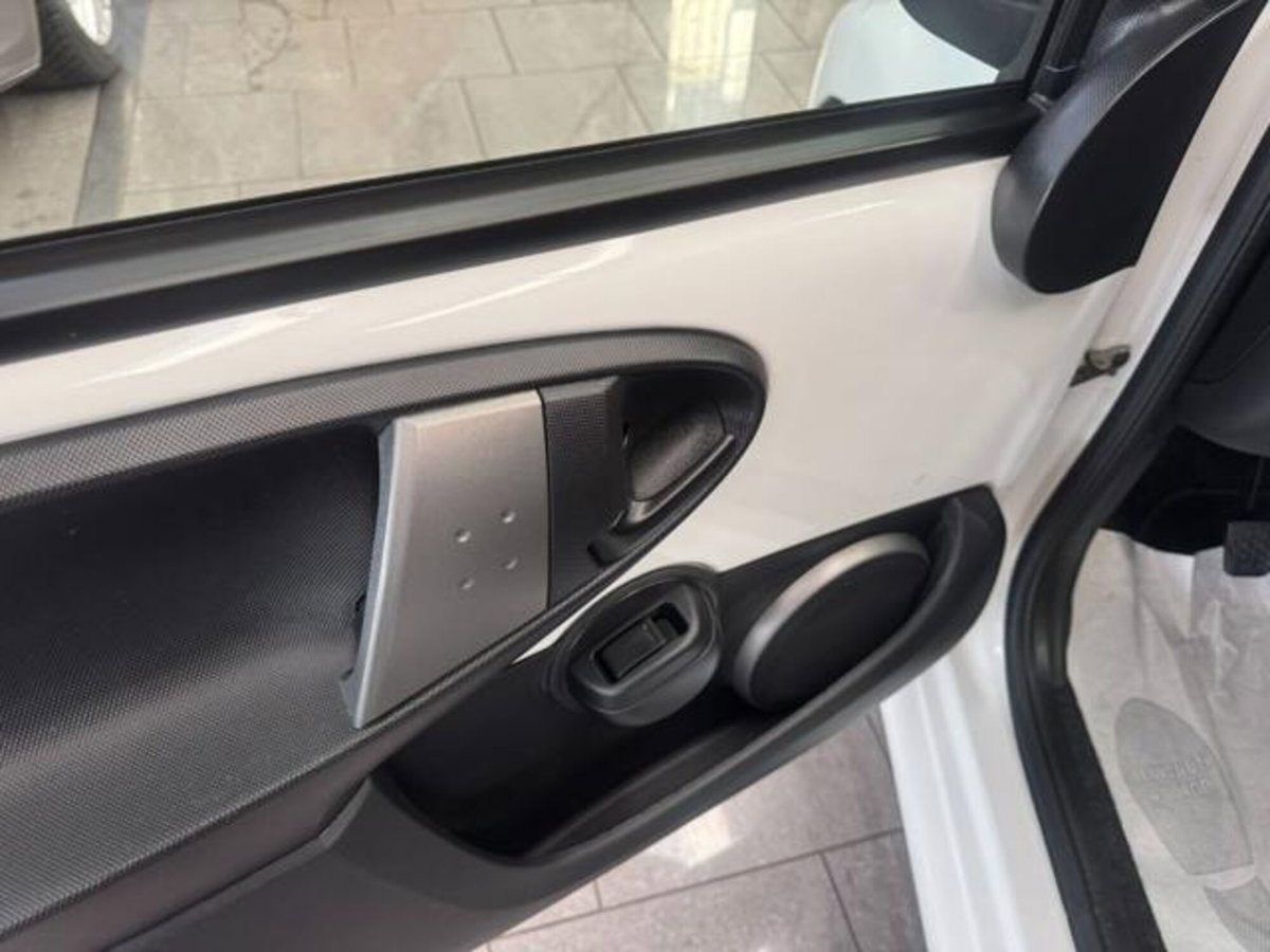 Toyota Aygo 1.0 12V VVT-i 5 porte Active Connect (10)