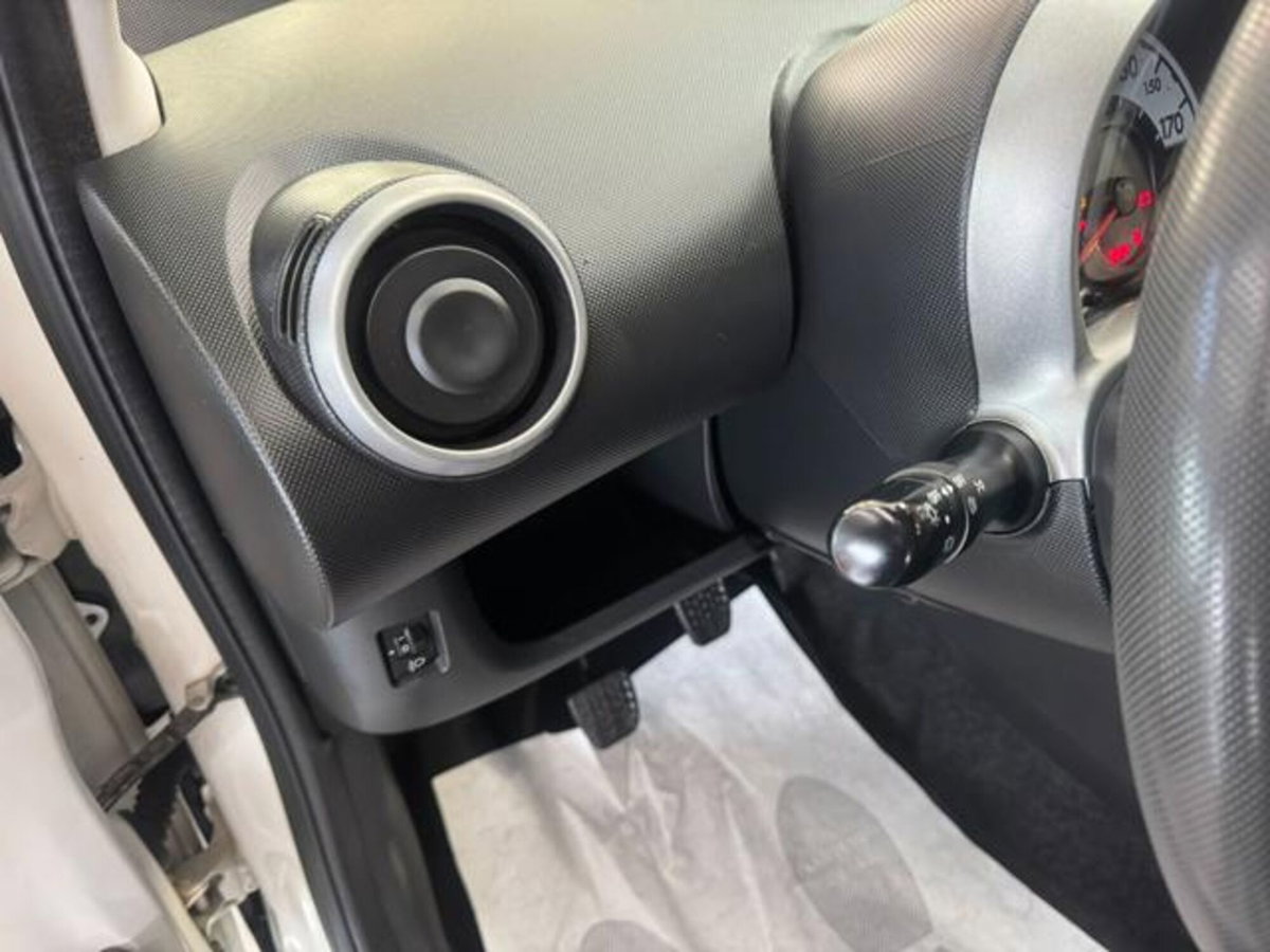 Toyota Aygo 1.0 12V VVT-i 5 porte Active Connect (12)