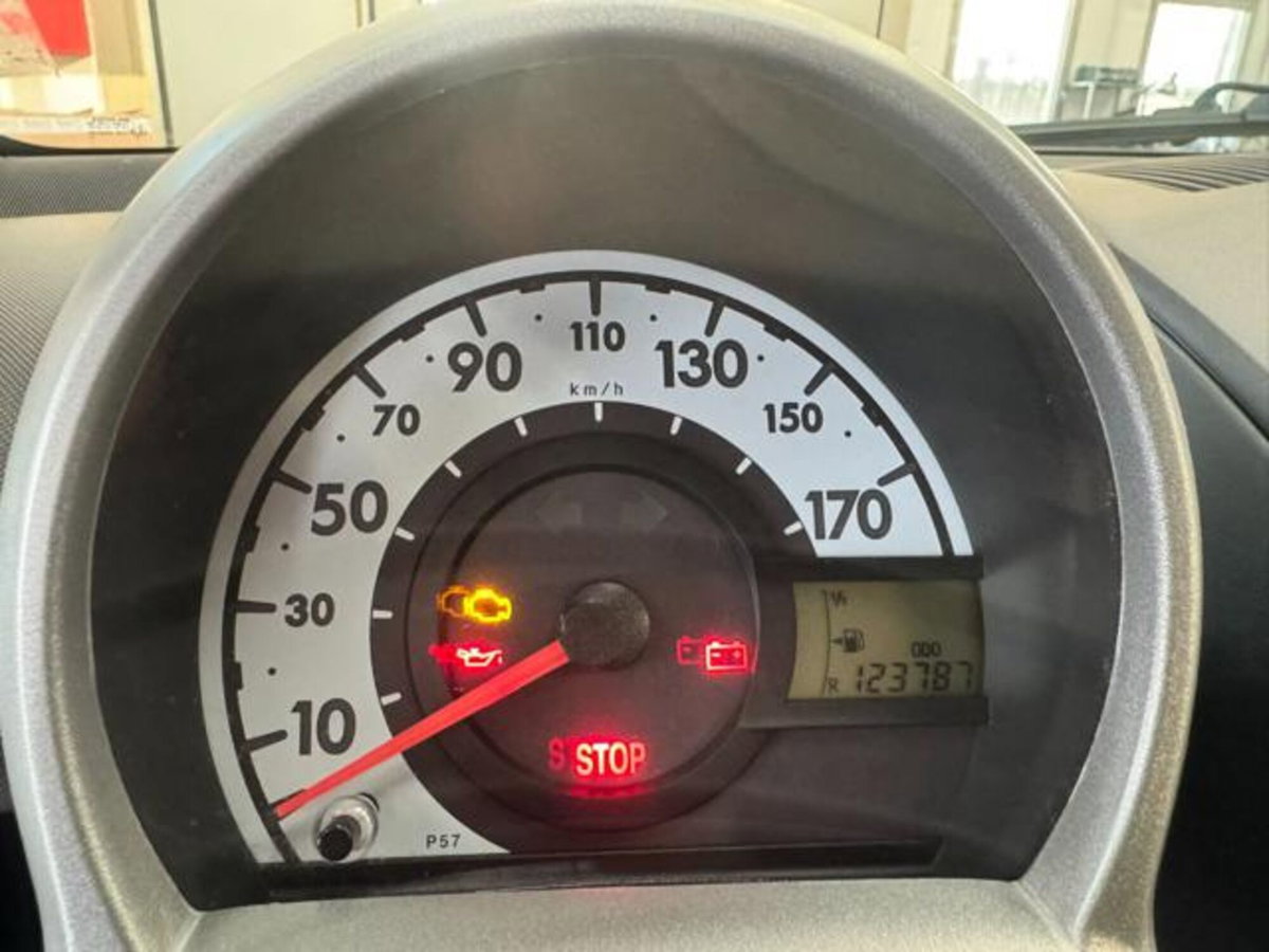 Toyota Aygo 1.0 12V VVT-i 5 porte Active Connect (13)