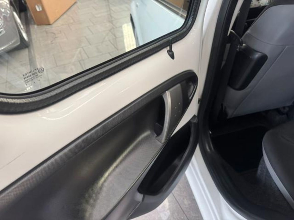 Toyota Aygo 1.0 12V VVT-i 5 porte Active Connect (15)