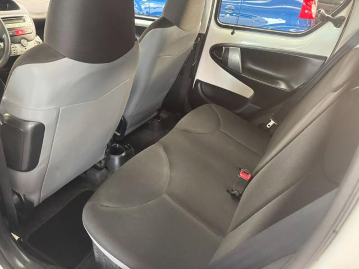 Toyota Aygo 1.0 12V VVT-i 5 porte Active Connect (16)