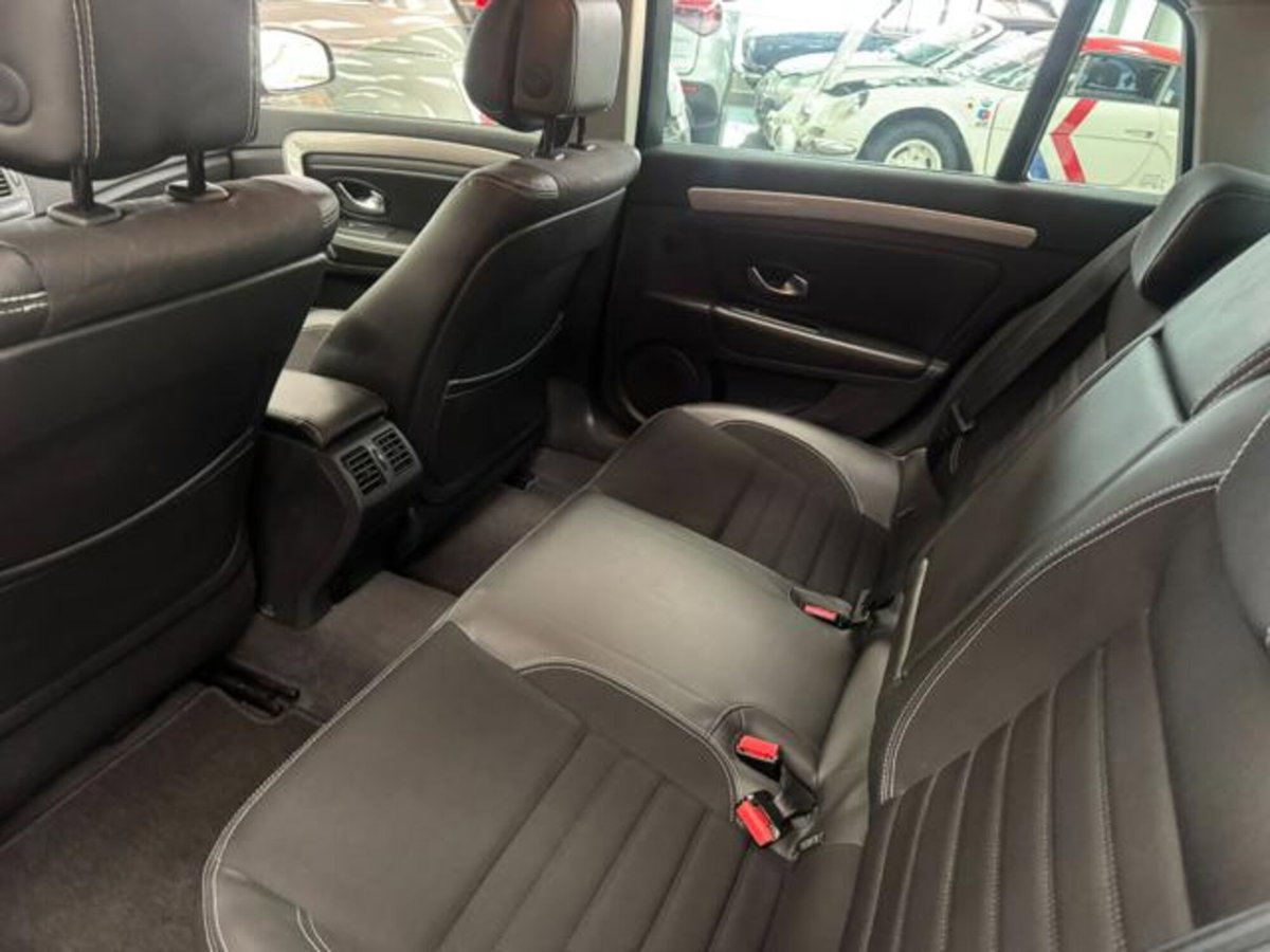 Renault Laguna SporTour 2.0 dCi 150CV S&S SporTour Limited ESM (18)