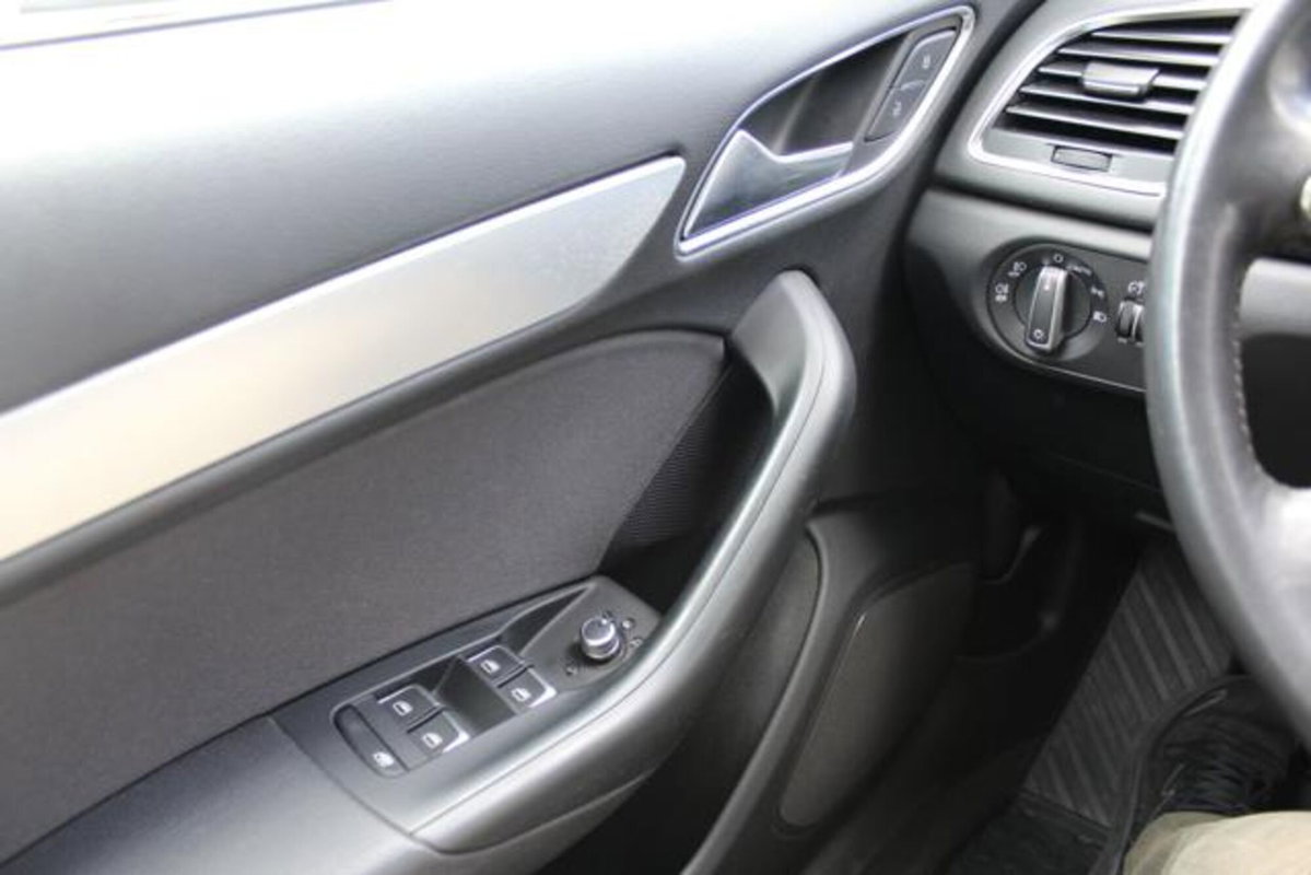 Audi Q3 2.0 TDI Business Plus (14)