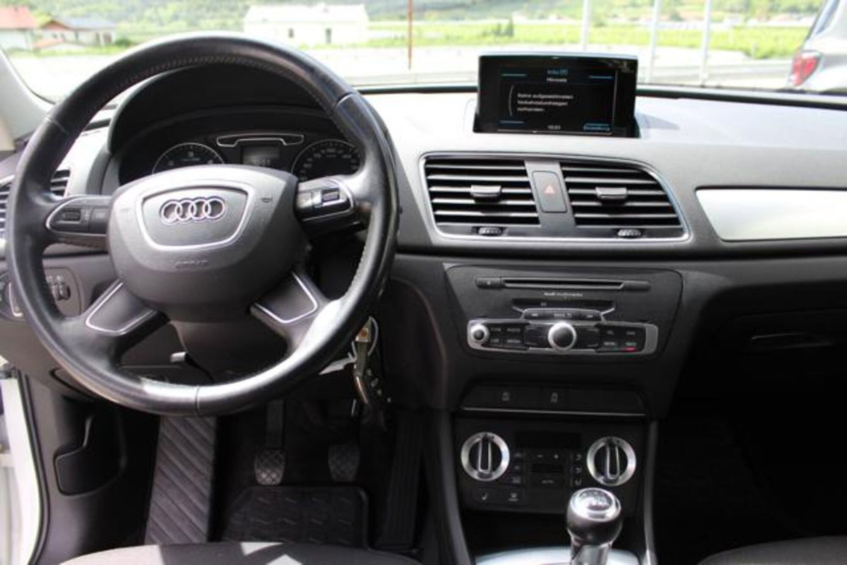 Audi Q3 2.0 TDI Business Plus (8)