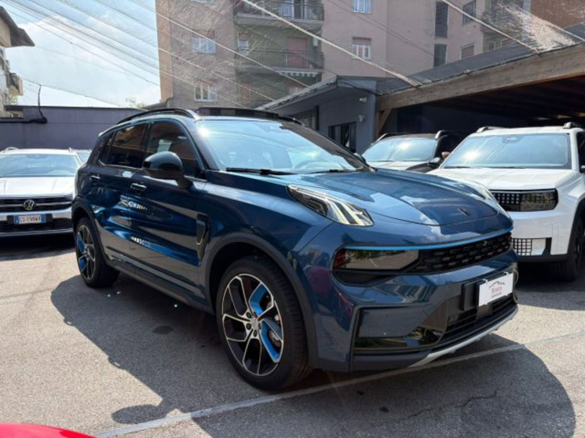 Lynk & Co 01 01 1.5 td phev (2)
