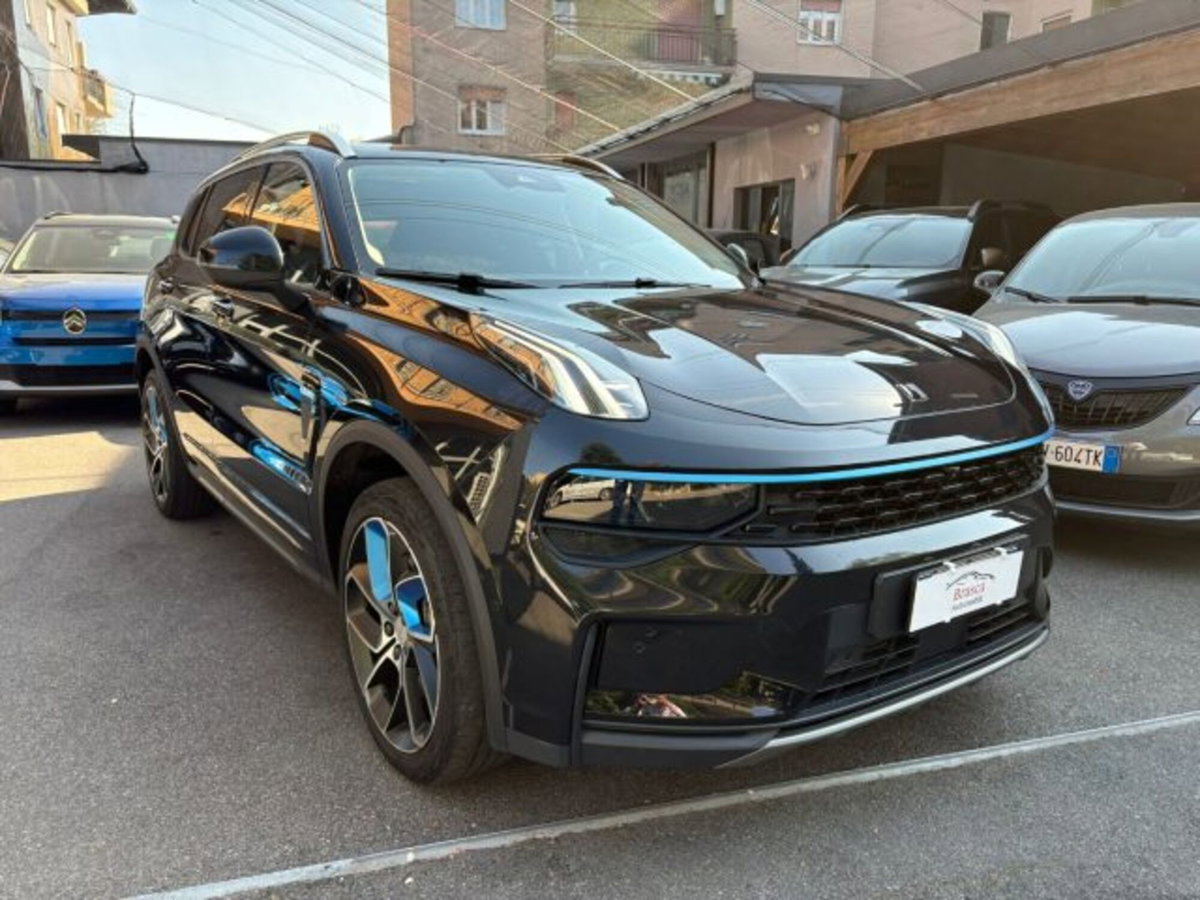 Lynk & Co 01 01 1.5 td phev