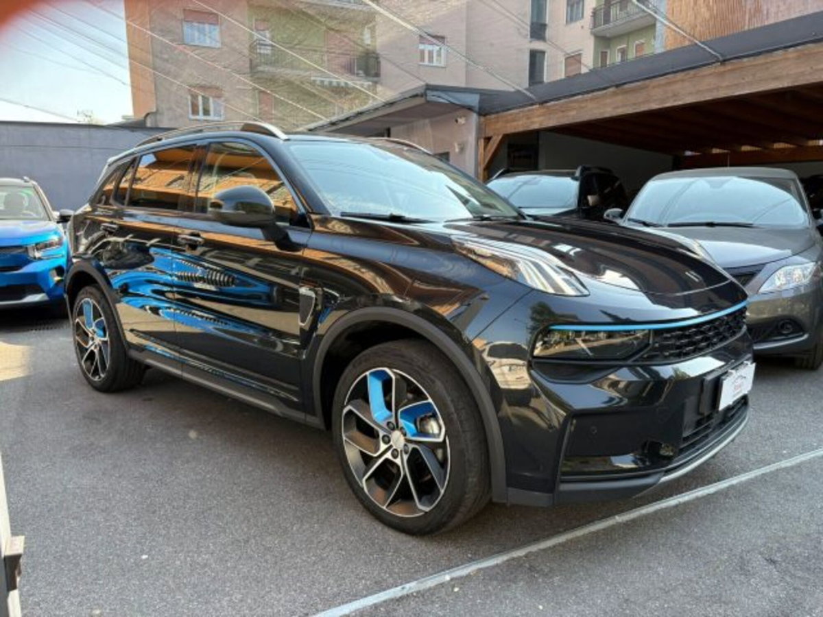 Lynk & Co 01 01 1.5 td phev (2)