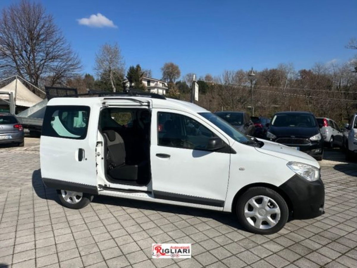 Dacia Dokker 1.5 dCi 8V 75CV Start&Stop Serie Speciale Lauréate Family (12)