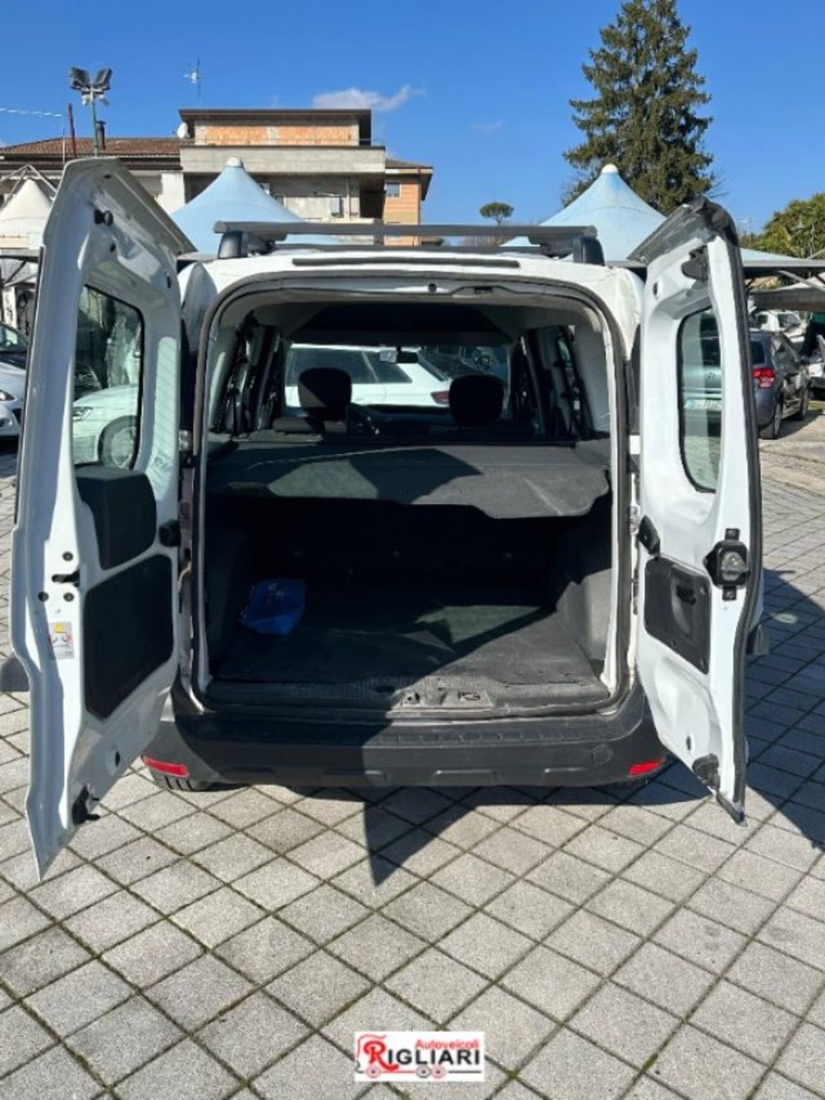 Dacia Dokker 1.5 dCi 8V 75CV Start&Stop Serie Speciale Lauréate Family (4)