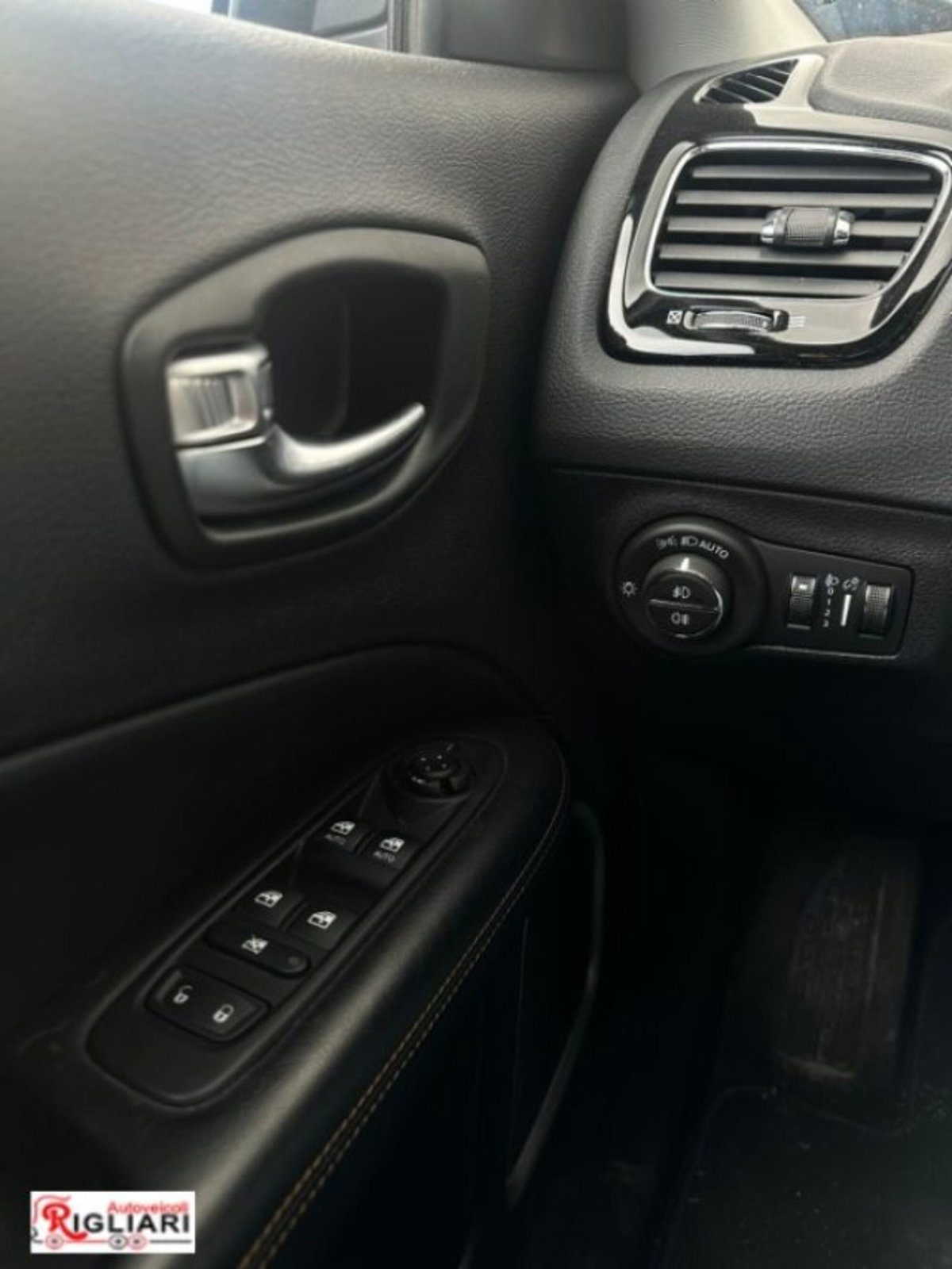 Jeep Compass 1.6 Multijet II 2WD Limited (15)