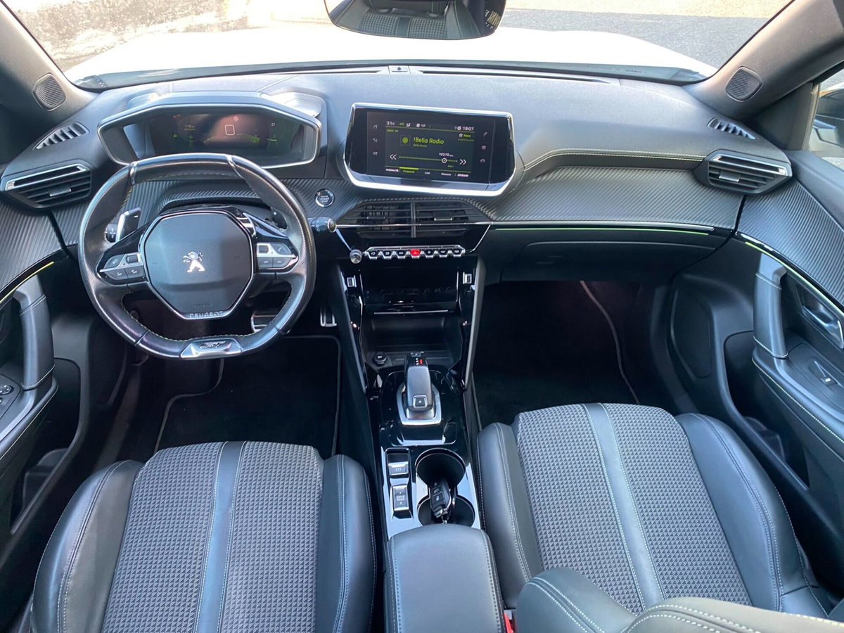 Peugeot 2008 BlueHDi 130 S&S EAT8 GT Line (13)