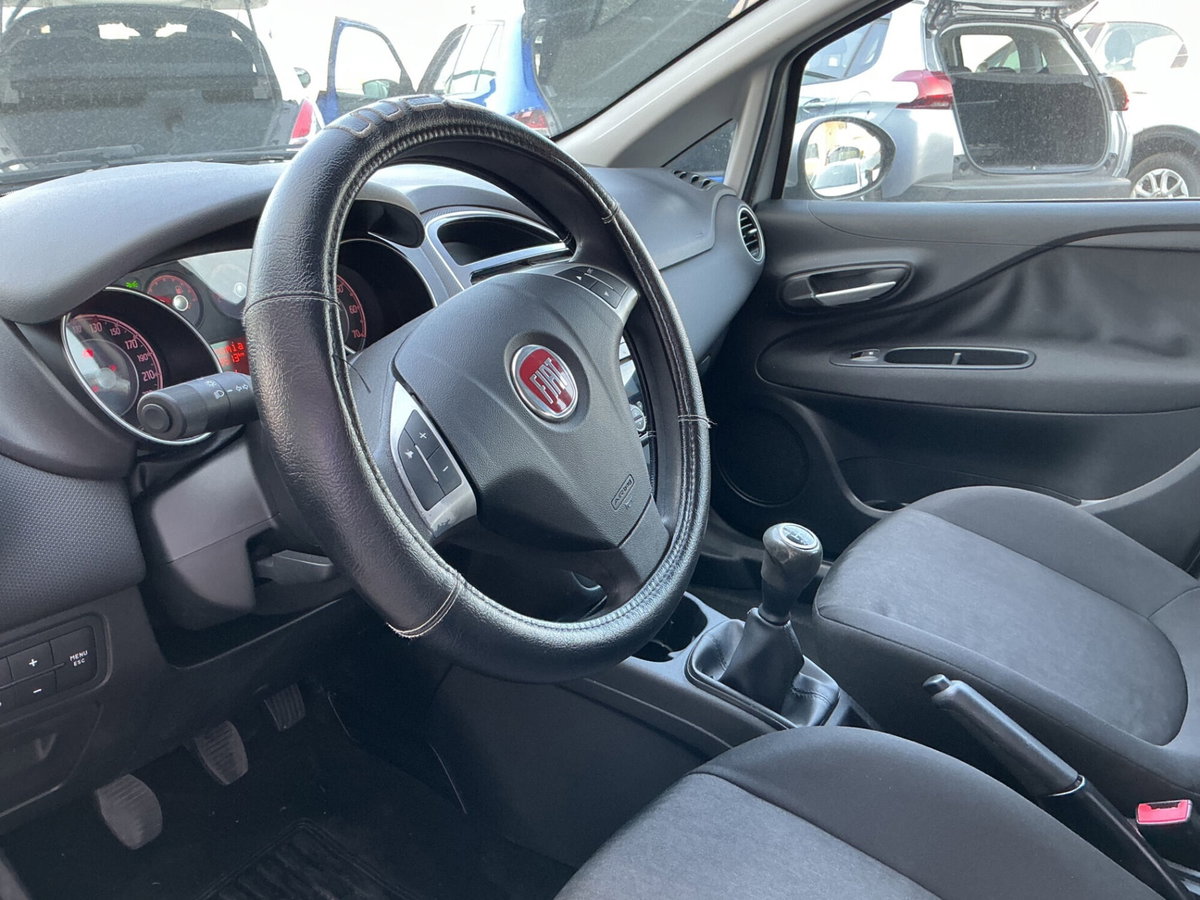 Fiat Punto 1.3 MJT II 75 CV 5 porte Lounge (11)