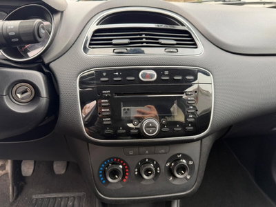 Fiat Punto 1.3 MJT II 75 CV 5 porte Lounge (12)