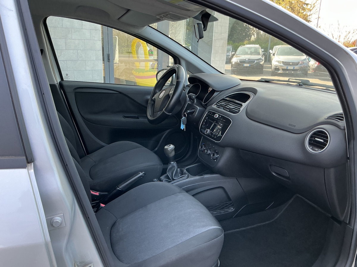 Fiat Punto 1.3 MJT II 75 CV 5 porte Lounge (13)