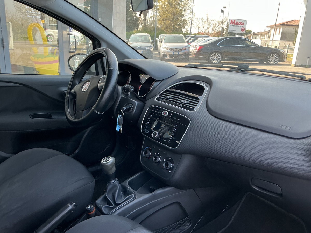 Fiat Punto 1.3 MJT II 75 CV 5 porte Lounge (14)