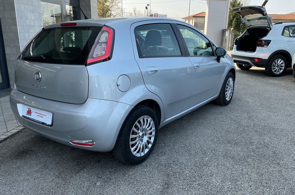 Fiat Punto 1.3 MJT II 75 CV 5 porte Lounge (5)