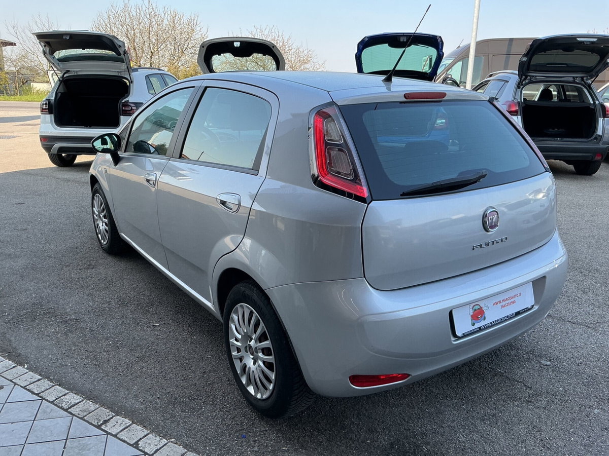 Fiat Punto 1.3 MJT II 75 CV 5 porte Lounge (6)