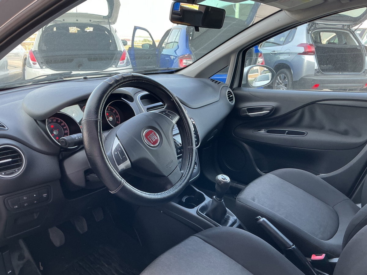 Fiat Punto 1.3 MJT II 75 CV 5 porte Lounge (8)