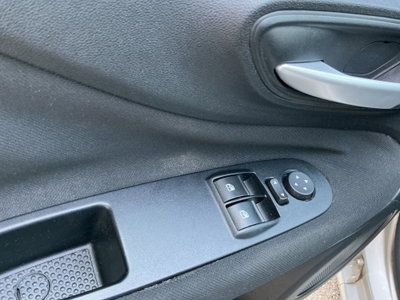 Fiat Punto 1.3 MJT II 75 CV 5 porte Lounge (9)