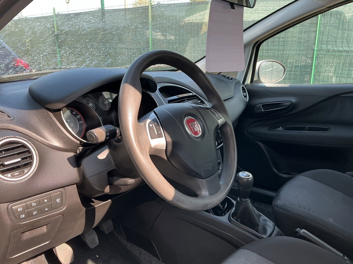 Fiat Punto 1.3 MJT II 75 CV 5 porte Lounge (10)