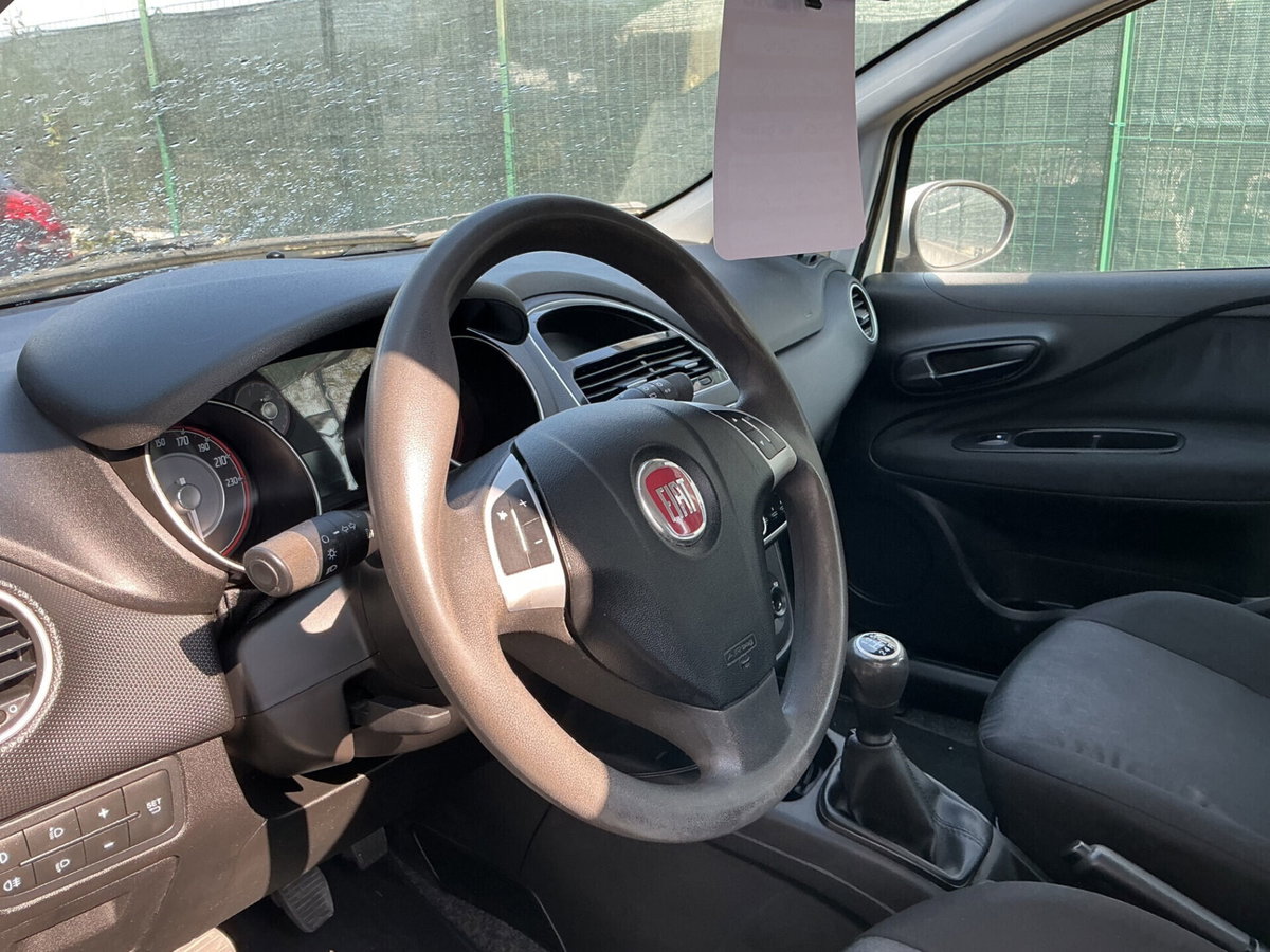 Fiat Punto 1.3 MJT II 75 CV 5 porte Lounge (11)