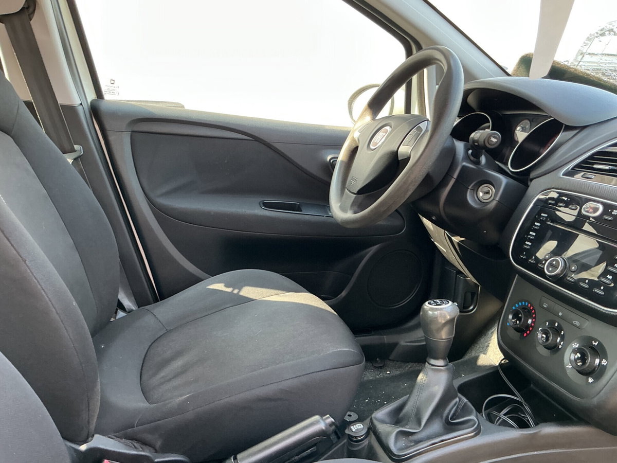 Fiat Punto 1.3 MJT II 75 CV 5 porte Lounge (14)