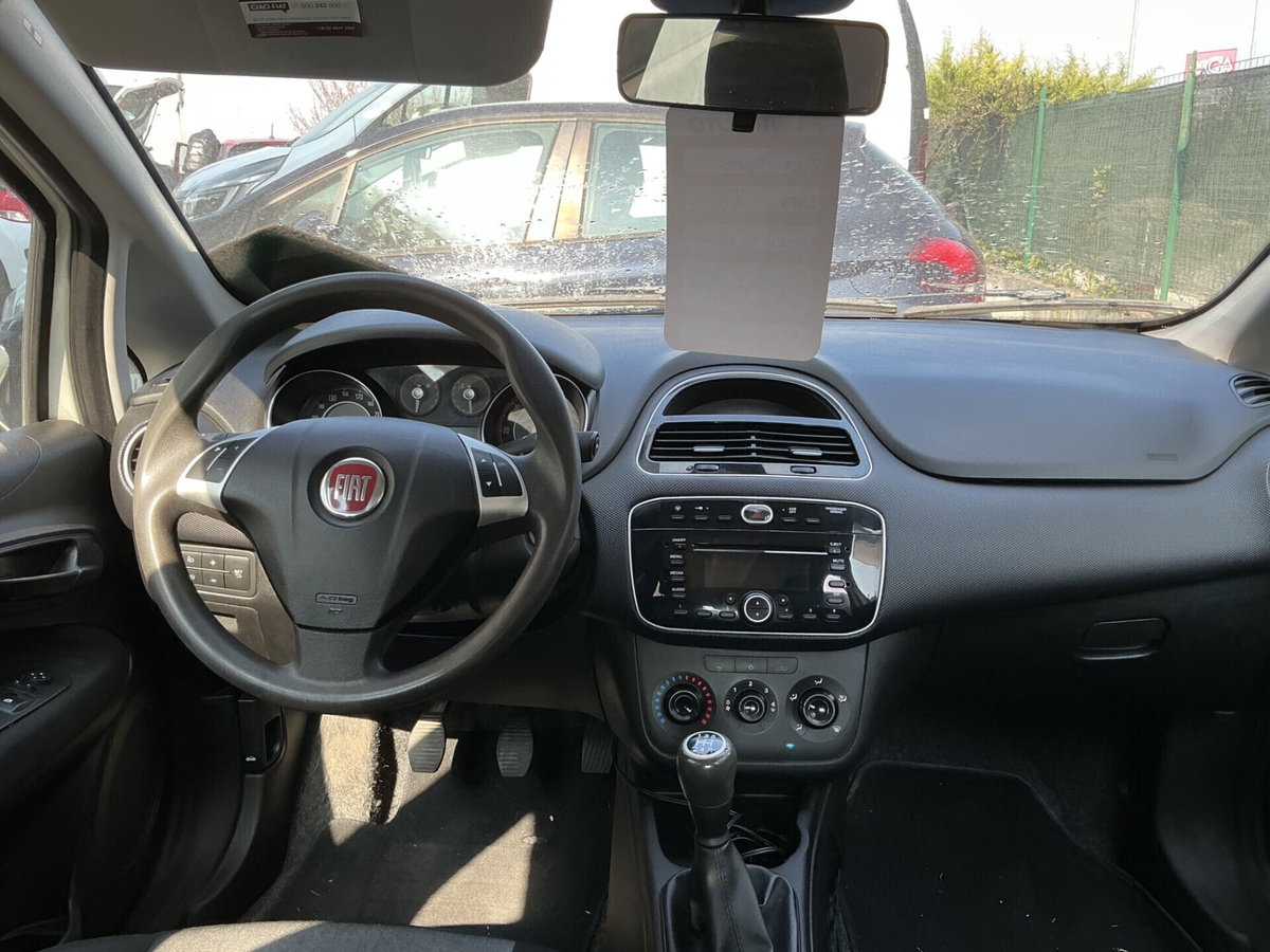 Fiat Punto 1.3 MJT II 75 CV 5 porte Lounge (15)