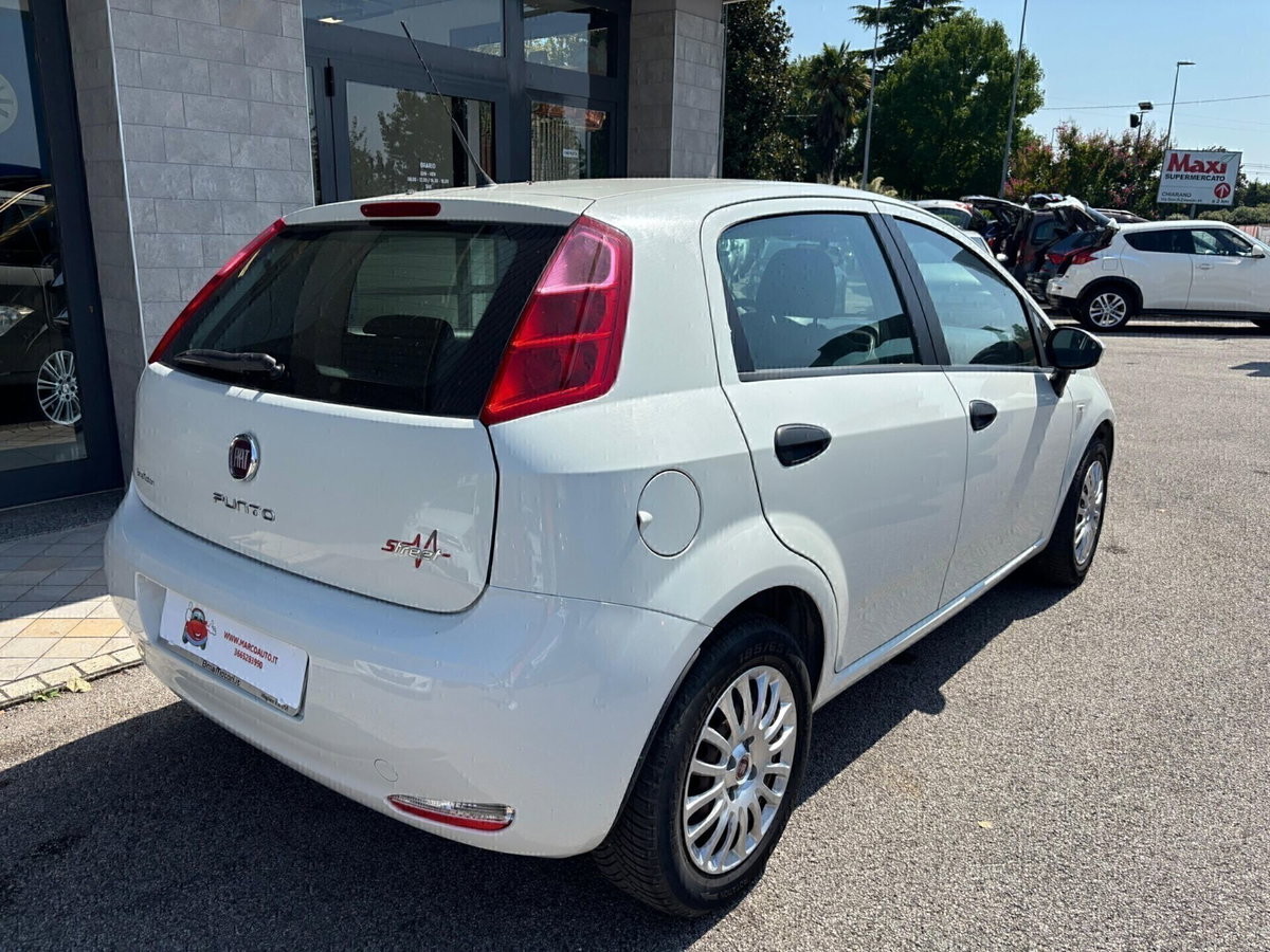Fiat Punto 1.3 MJT II 75 CV 5 porte Lounge (4)