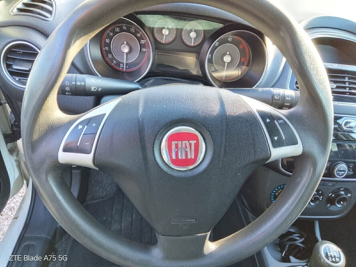 Fiat Punto 1.3 MJT II 75 CV 5 porte Lounge (7)
