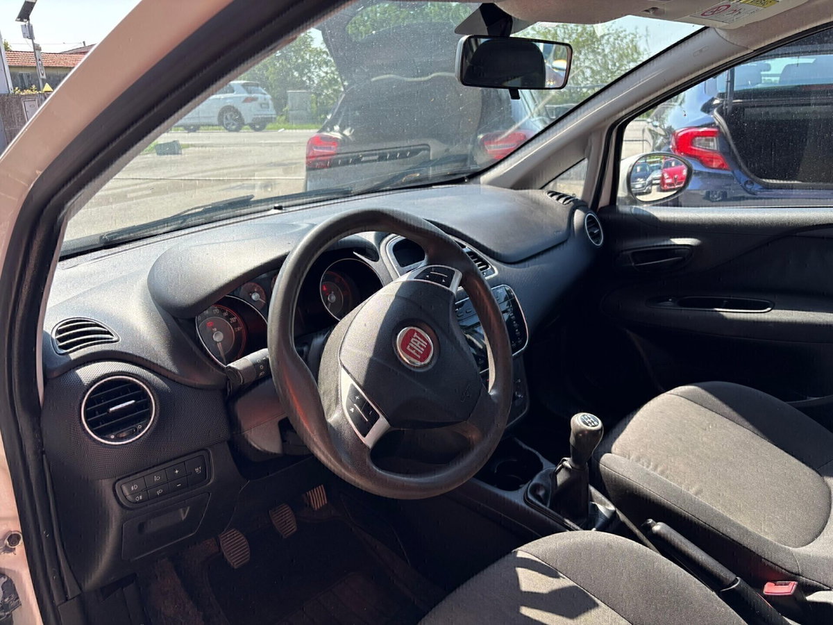 Fiat Punto 1.3 MJT II 75 CV 5 porte Lounge (8)