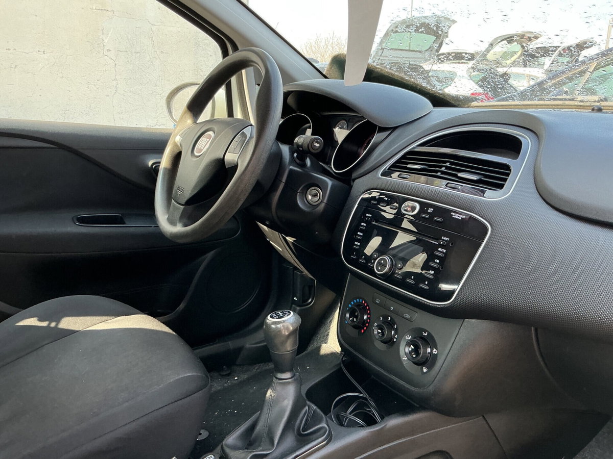Fiat Punto 1.3 MJT II 75 CV 5 porte Lounge (9)