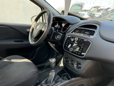 Fiat Punto 1.3 MJT II 75 CV 5 porte Lounge (9)