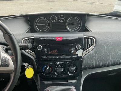 Lancia Ypsilon 1.2 69 CV 5 porte Platinum (10)