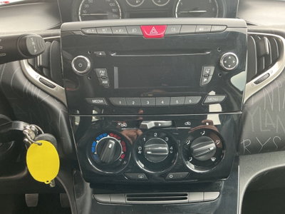 Lancia Ypsilon 1.2 69 CV 5 porte Platinum (12)