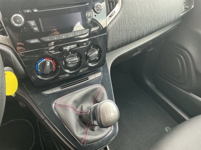 Lancia Ypsilon 1.2 69 CV 5 porte Platinum (13)