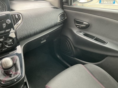 Lancia Ypsilon 1.2 69 CV 5 porte Platinum (14)