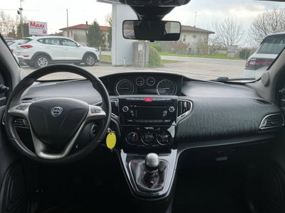 Lancia Ypsilon 1.2 69 CV 5 porte Platinum (17)