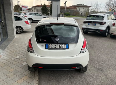 Lancia Ypsilon 1.2 69 CV 5 porte Platinum (2)