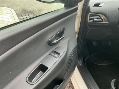 Lancia Ypsilon 1.2 69 CV 5 porte Platinum (8)