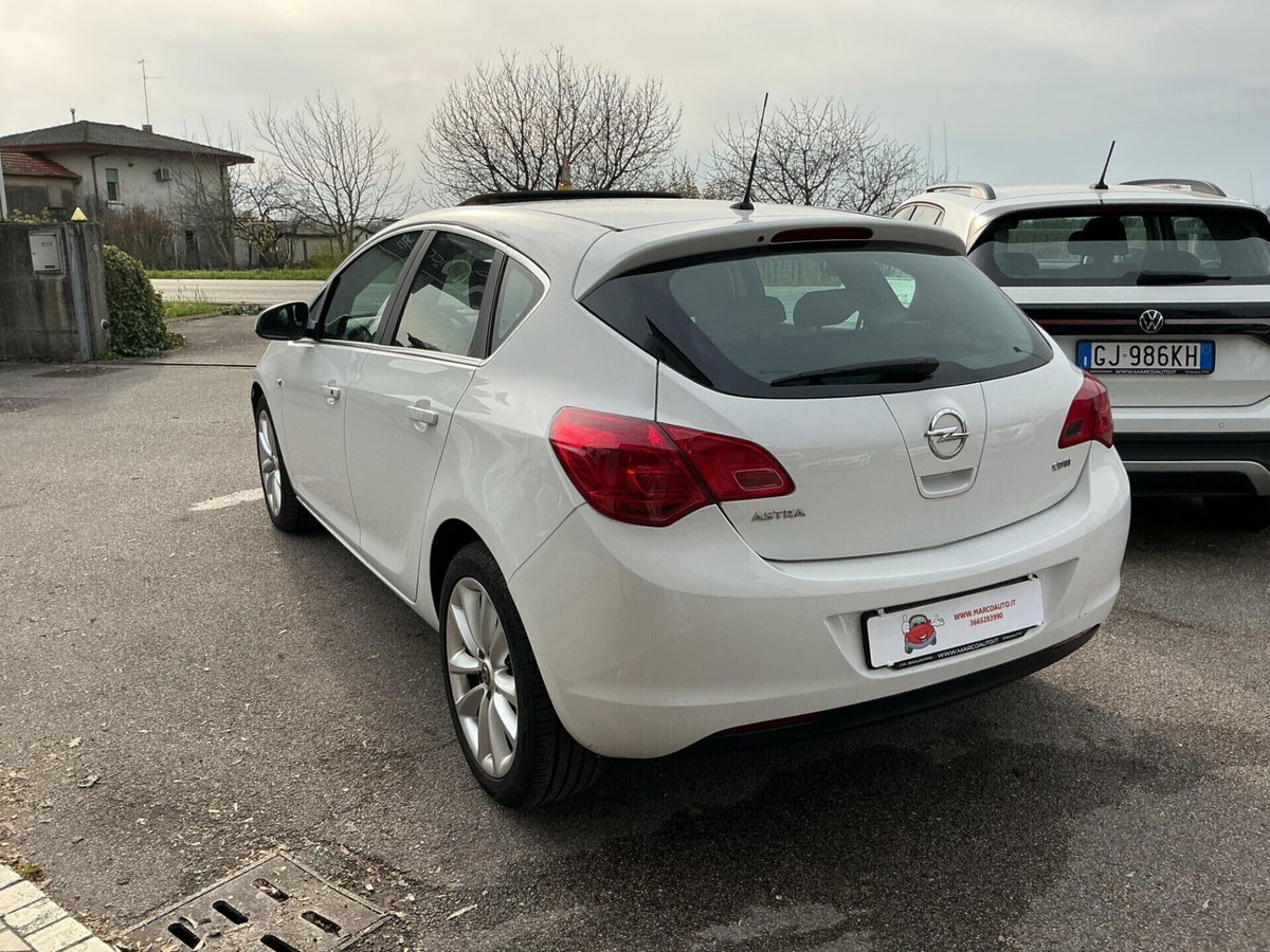 Opel Astra 1.7 CDTI 125CV 5 porte Cosmo (4)