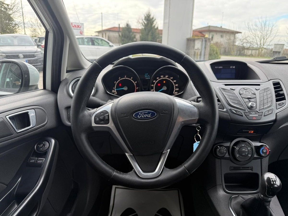 Ford Fiesta 1.2 60CV 5 porte Black & White Edition (12)