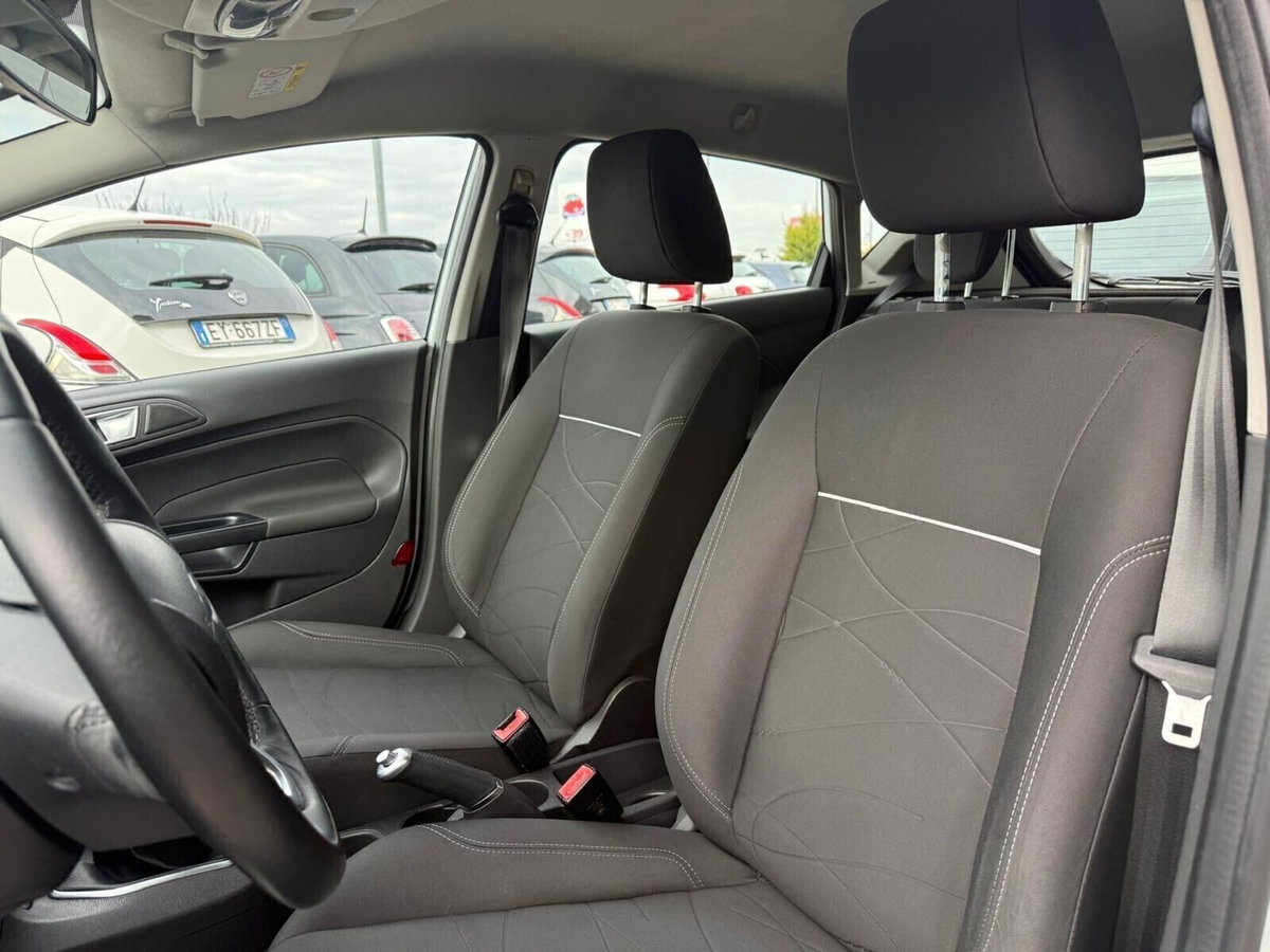 Ford Fiesta 1.2 60CV 5 porte Black & White Edition (14)