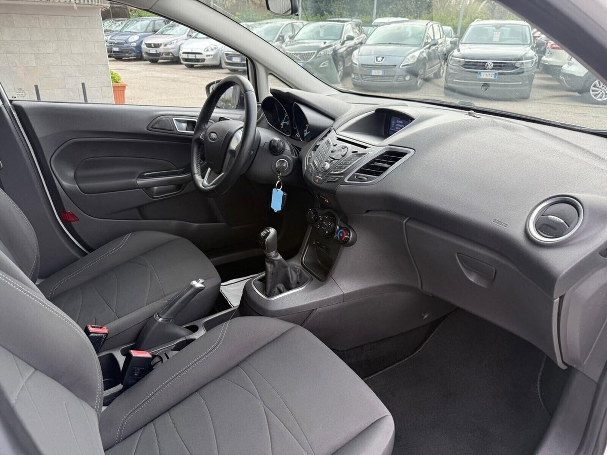 Ford Fiesta 1.2 60CV 5 porte Black & White Edition (16)