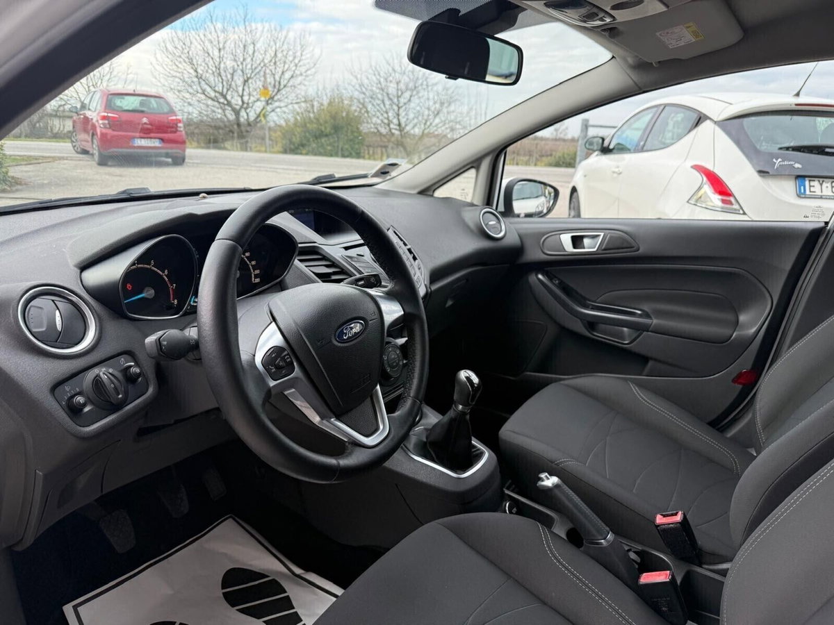 Ford Fiesta 1.2 60CV 5 porte Black & White Edition (5)