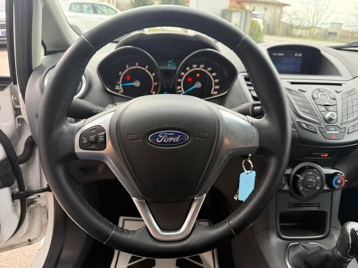 Ford Fiesta 1.2 60CV 5 porte Black & White Edition (7)